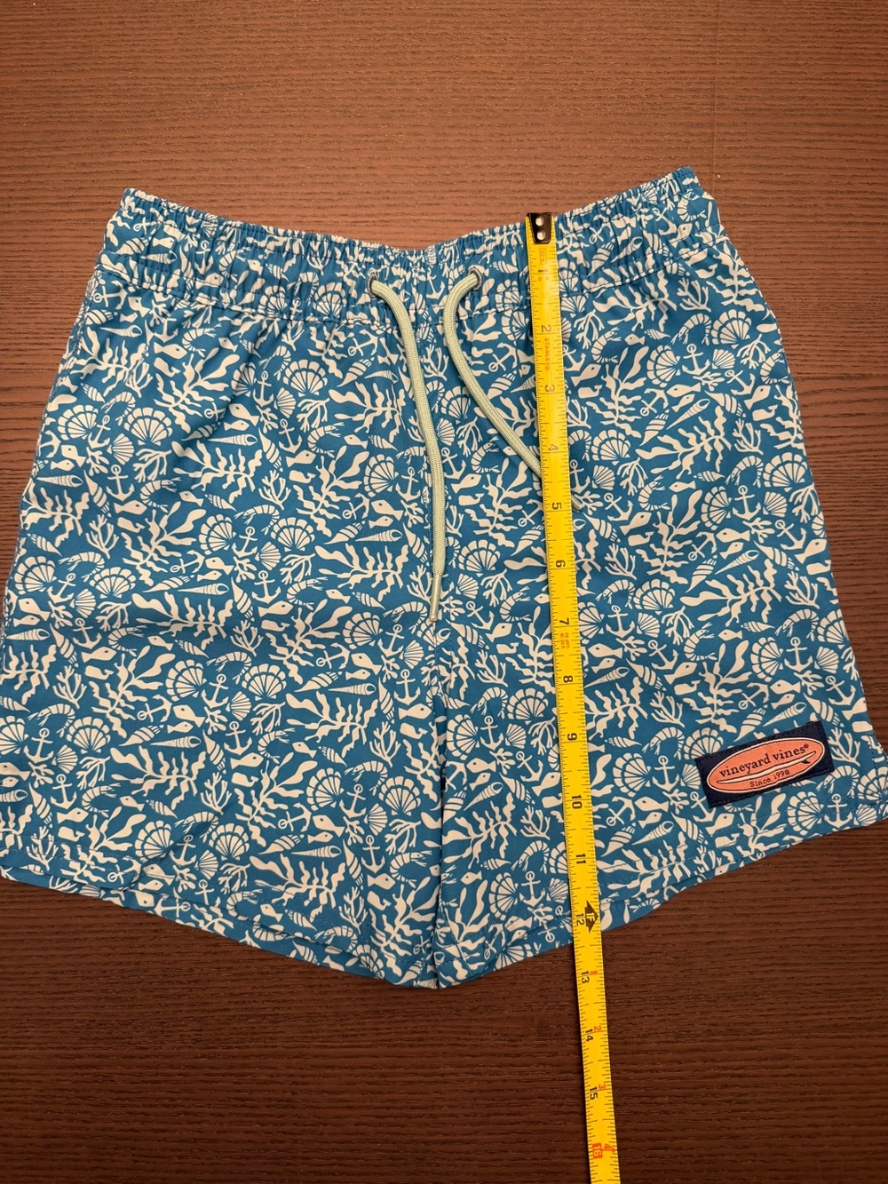 Boys aquatic print vineyard vines, swim trunks in size 6